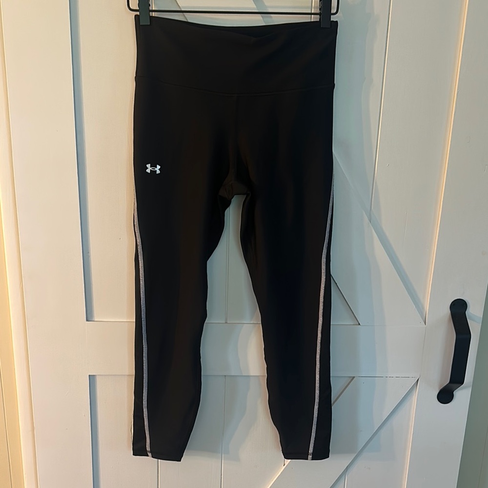 BOGO Under Armour Women’s Compression Heat Gear Leggings with White Accents, M